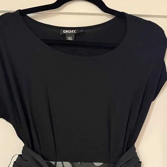 Adorable DKNY Midi Dress. - Picture 4 of 6